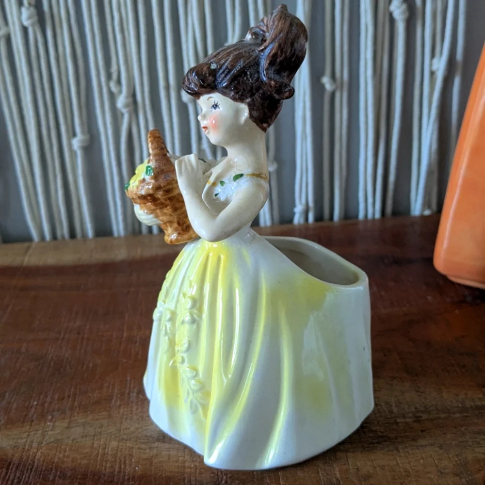VINTAGE 1950s ENESCO GIRL PLANTER YELLOW ROSES DRESS BRUNETTE PONYTAIL